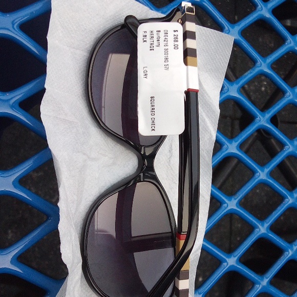 Burberry Heritage, F: black L: grey squared check - Picture 3 of 3